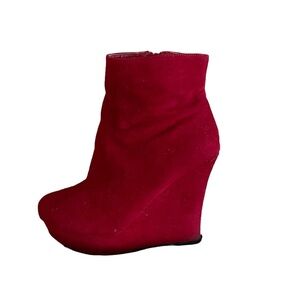 Red suede boots booties elf shoes size 6